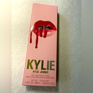 Kylie Cosmetics Vwlvet Lip Kit. Posie K.